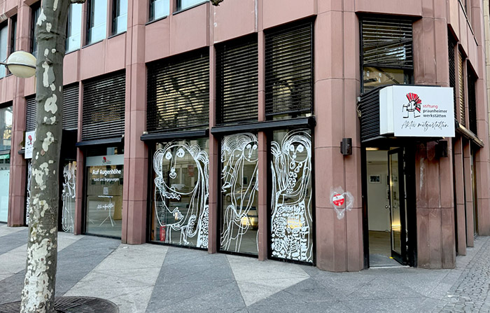 Fenstergestaltung am Kunstraum Lehr