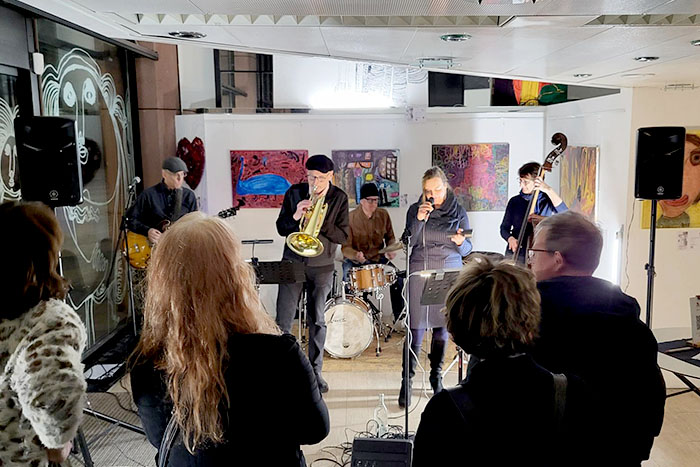 Auftritt von "Pia & the Ambassadors" im Kunstraum Lehr